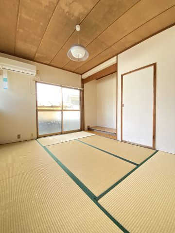 大内矢田南小林貸家の居間写真