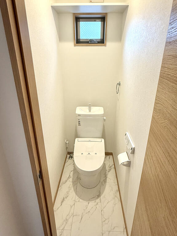 トイレ　トイレは1階と2階に2か所あります
