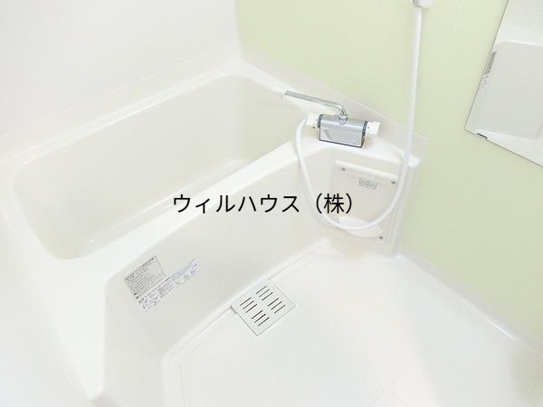 バス・シャワールーム　浴室乾燥機付きバス！