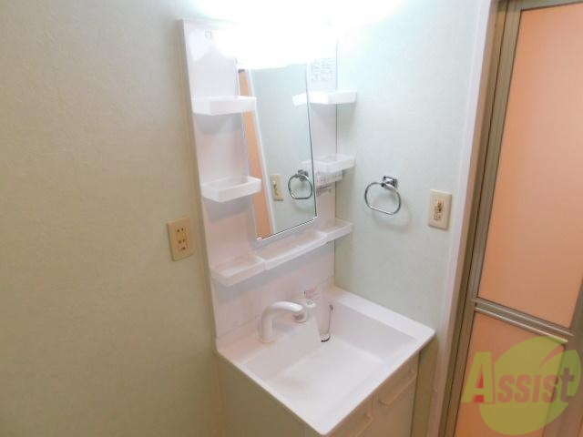 洗面設備　洗面台も綺麗で入れ替わっております。