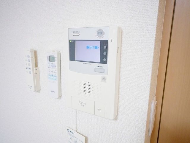 セキュリティ　★モニター付きインターホンの様子★