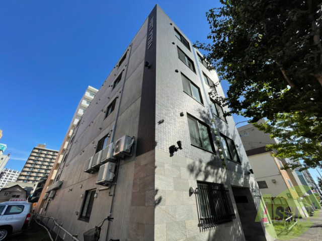 建物外観　札幌市中央区南５条東「ＶＩＬＬＡ　ＬＩＩＳＡ」