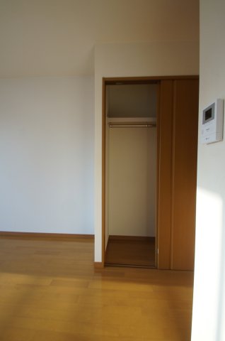 収納　ハンガーポール付のクローゼット