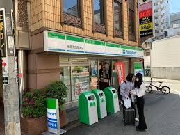 コンビニ　ファミリーマート 阪急南方駅前店（コンビニ）まで150m
