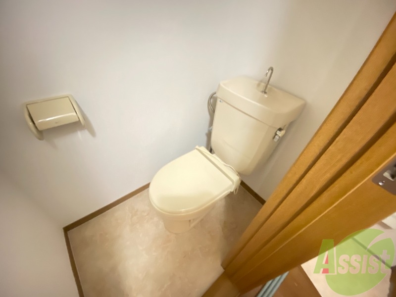 トイレ　トイレです。シンプルな作りですね、問題なく使えそうです