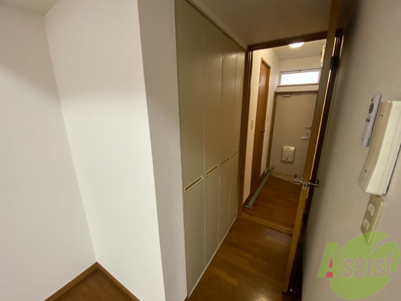 収納　収納は廊下にあります、幅がしっかりありました