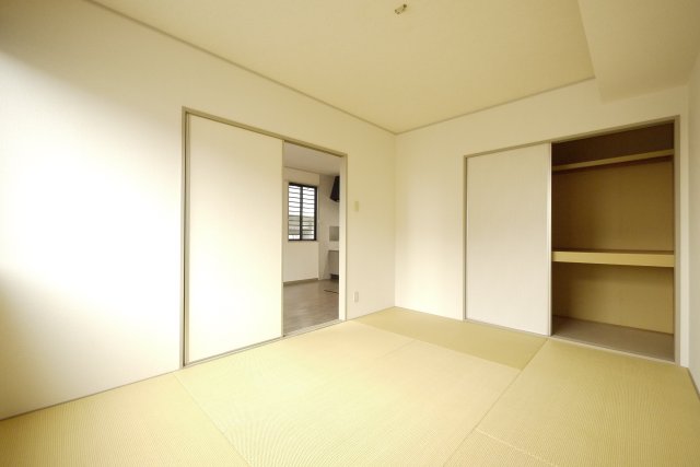 収納　※写真は別の部屋のものです。