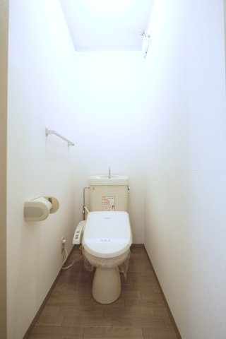 トイレ　※写真は別の部屋のものです。
