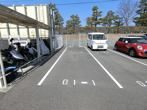 駐車場　敷地内平面駐車場（縦列区画）