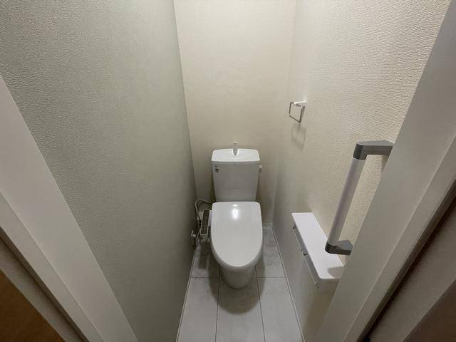 トイレ　ウォシュレット付きのトイレです。