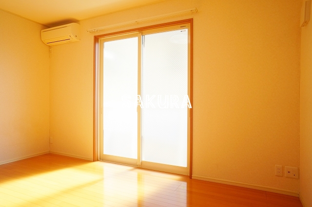 居室・リビング　開放感のあるゆったりとしたお部屋です♪