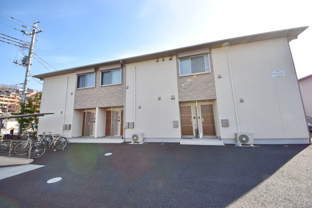 建物外観　★高台になっているので人目も気にならずに日当たり良好★