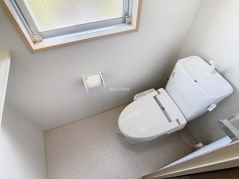 トイレ　ウォシュレットつきWCは窓がついてます。