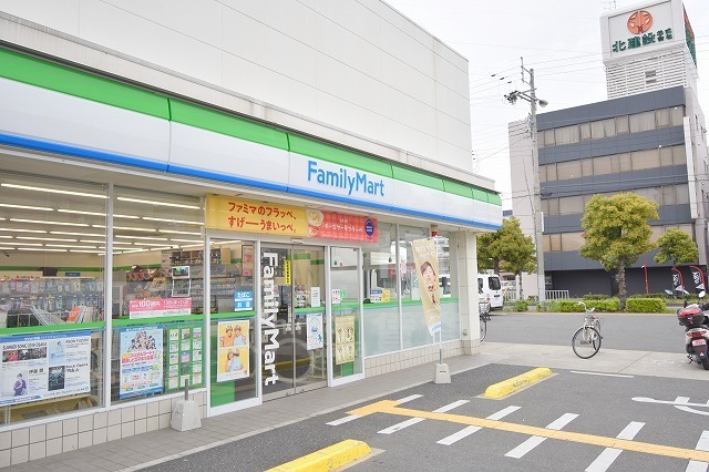コンビニ　ファミリーマート 武岡小松四丁目（コンビニ）まで700m