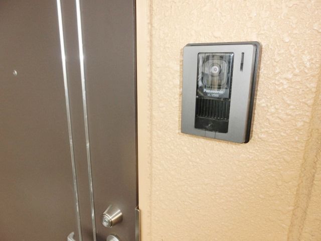 セキュリティ　モニター付きで訪問者の姿が分かります。