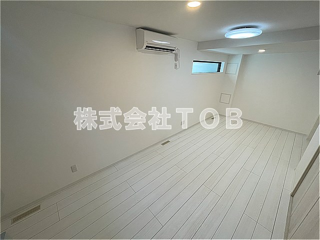 居室・リビング　B1　洋室12.6帖