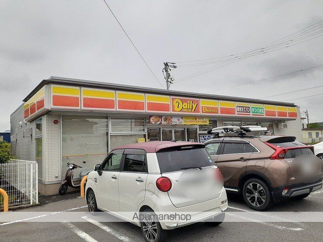 コンビニ　デイリーヤマザキ　三ツ渕店（コンビニ）まで750m