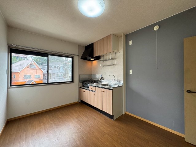 河上マンションの居間写真
