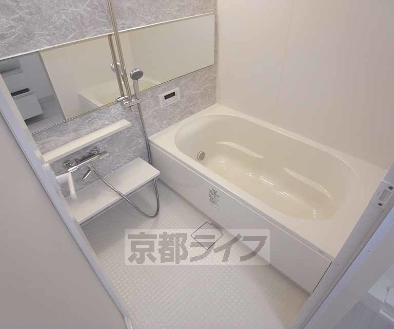 バス・シャワールーム　広々と優雅に過ごせる時間がここにはあります。