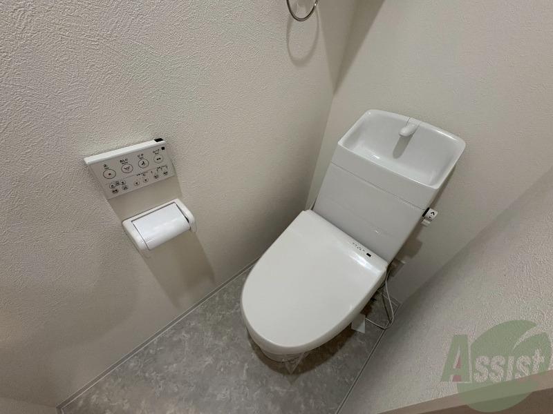 トイレ　こちらはトイレになります。ウォシュレット機能付です。