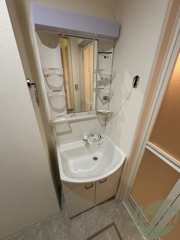 洗面設備　こちらは洗面台になります。シャンプードレッサー仕様です。