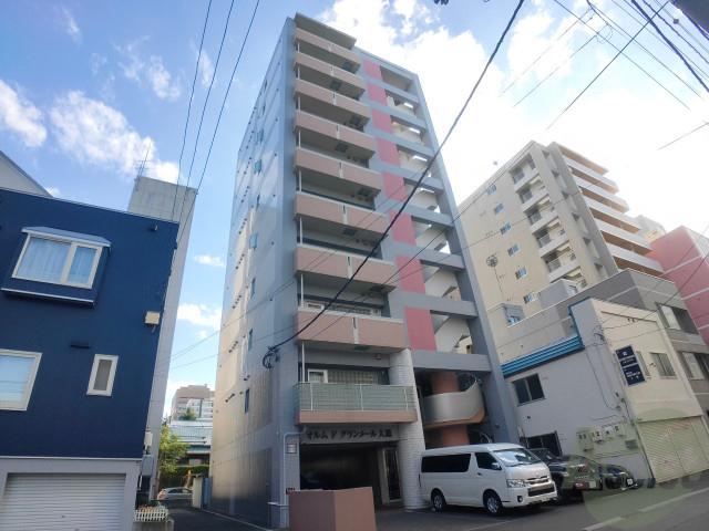 建物外観　札幌市中央区大通西１７丁目「オルムドグランメール大通」