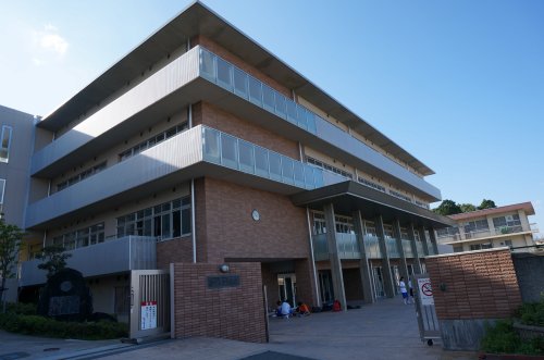 中学校　生駒市立生駒中学校（中学校）まで445m