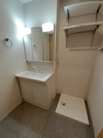 洗面設備　使いやすい洗面所です