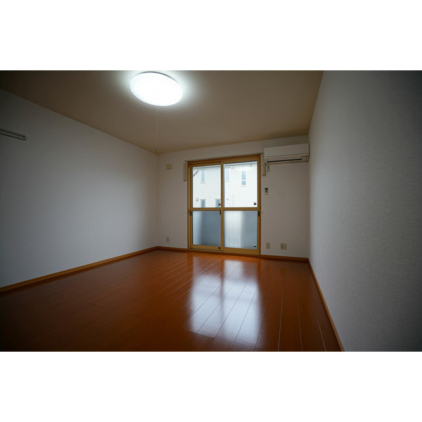 居室・リビング　同じ建物の別のお部屋