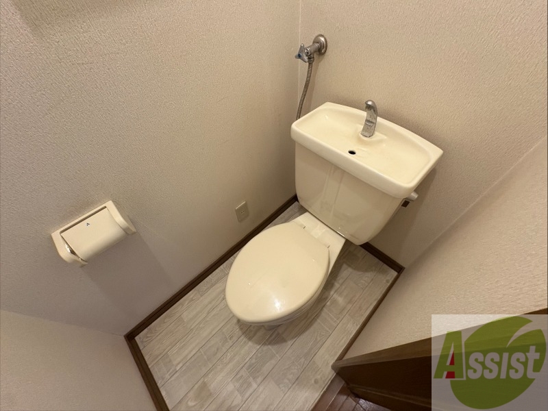 トイレ　こちらはトイレです。清潔感があり、安心して使用できます。