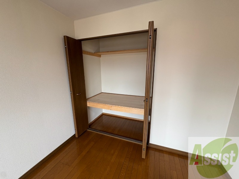 収納　寝室の収納です。部屋がすっきり片付きます。