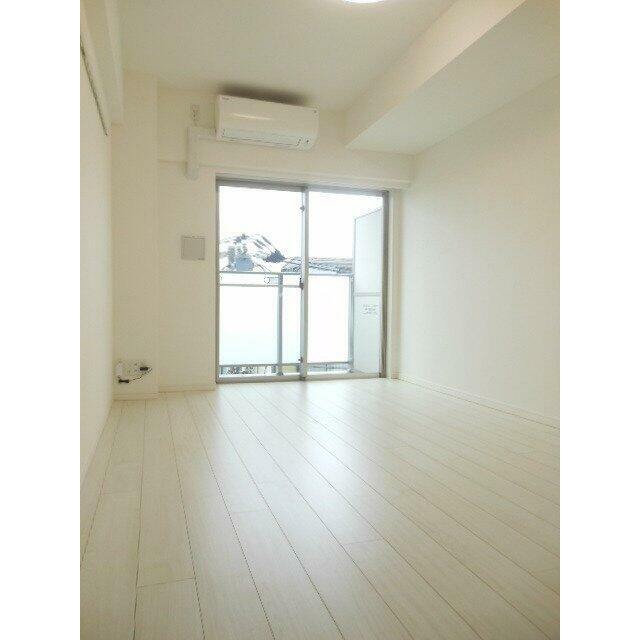眺望　広めの8.0帖♪ホワイトフローリングの明るいお部屋です！