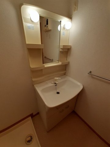 洗面設備　コンパクトで使いやすい洗面所