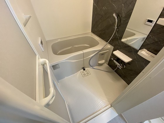 バス・シャワールーム　※別部屋の写真です