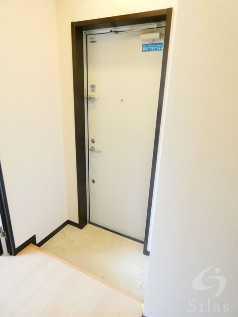 地下鉄谷町線 出戸駅 徒歩4分 3階建 築13年の玄関写真