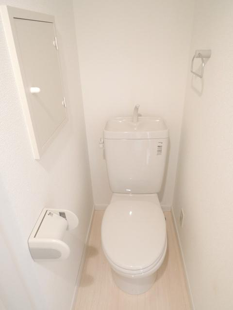 小田急線 生田駅 徒歩3分 2階建 築18年のトイレ写真