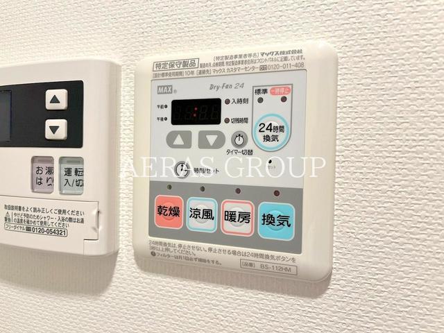 ルミエール四ツ木の玄関写真