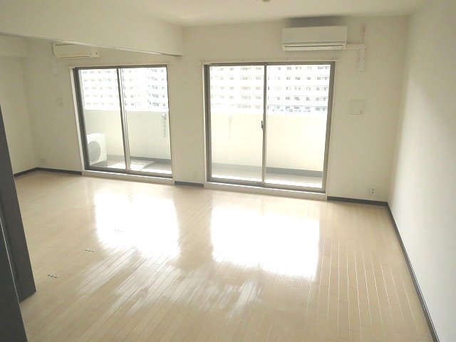 レークス大阪城EASTの居間写真