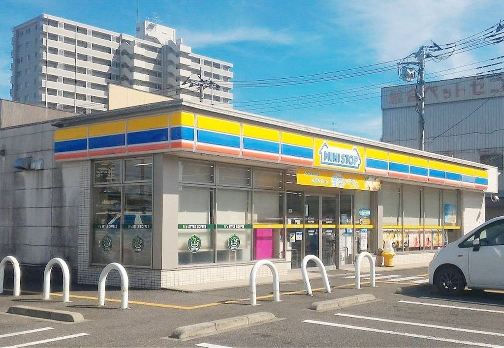コンビニ　ミニストップ小山本郷店（コンビニ）まで200m