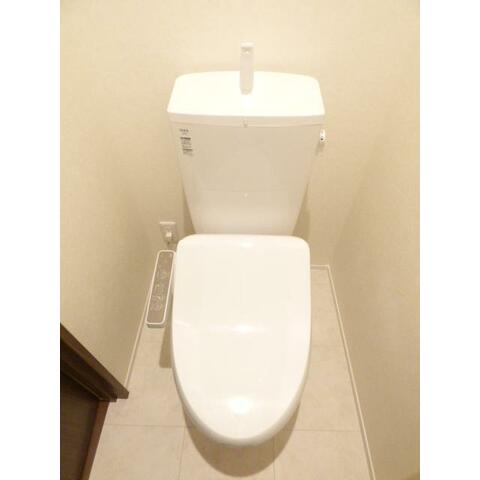 トイレ　落ち着いた色調のトイレです♪