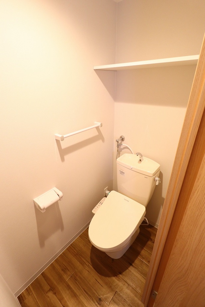 地下鉄南北線 南平岸駅 徒歩8分 4階建 築6年のトイレ写真