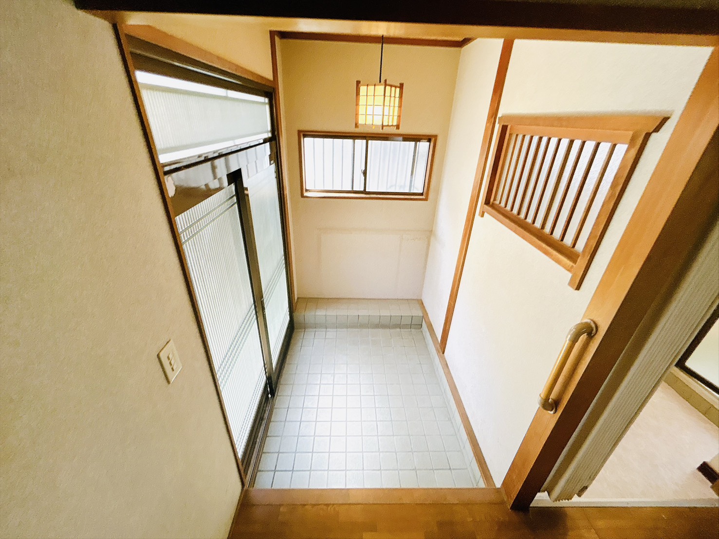 ＪＲ阪和線 信太山駅 徒歩16分 2階建 築49年の玄関写真