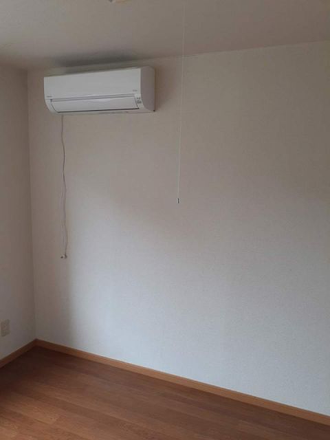 フローラルヒルズAの居間写真