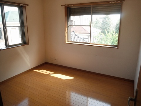 その他部屋・スペース　5.8帖の洋室です。角部屋で明るいお部屋ですよ♪