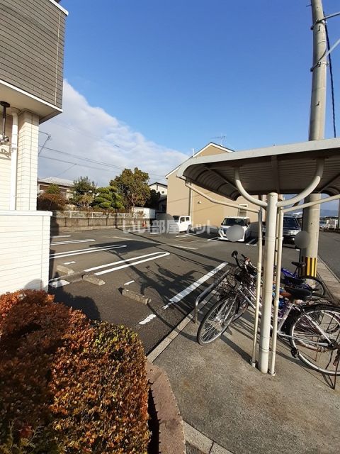 【八代市高島町のアパートの駐車場】