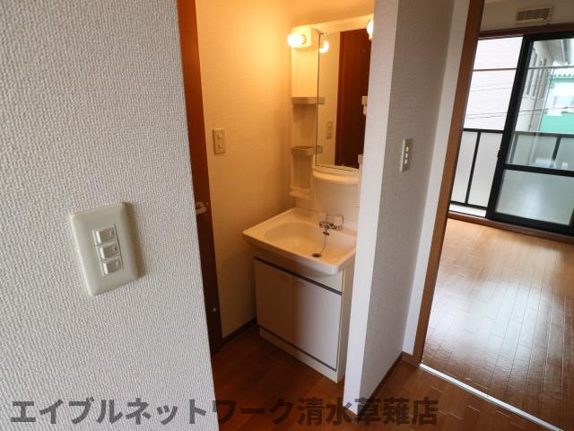 洗面設備　コンパクトで使いやすい洗面所