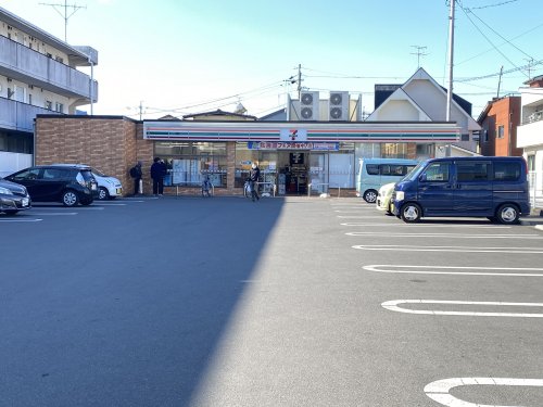 コンビニ　セブンイレブン 静岡瀬名店（コンビニ）まで172m