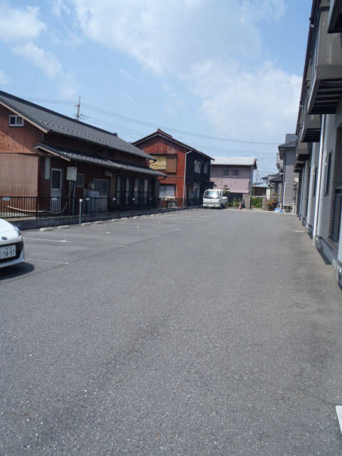 駐車場　車お持ちの方にうれしい、駐車場です
