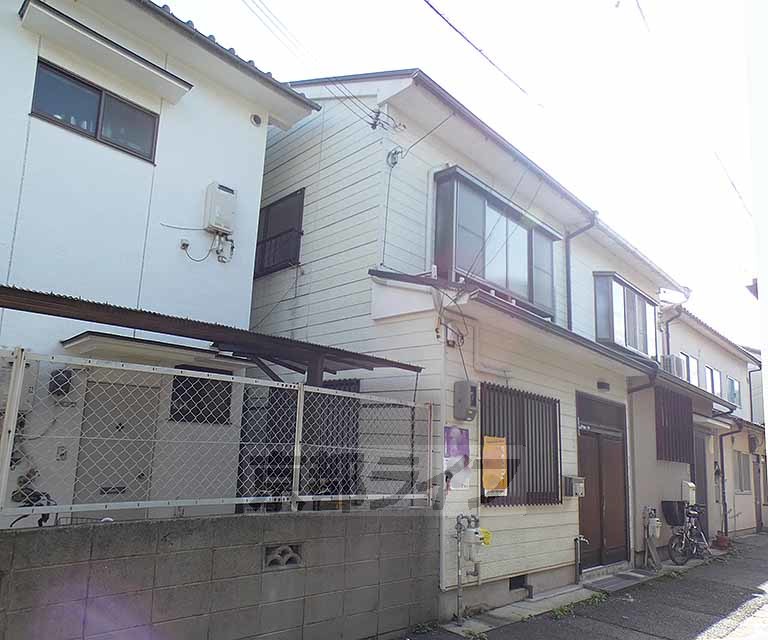 吉田下阿達町１９－２３貸家の建物外観