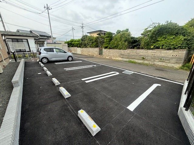 【白石市字柳川原のアパートの駐車場】